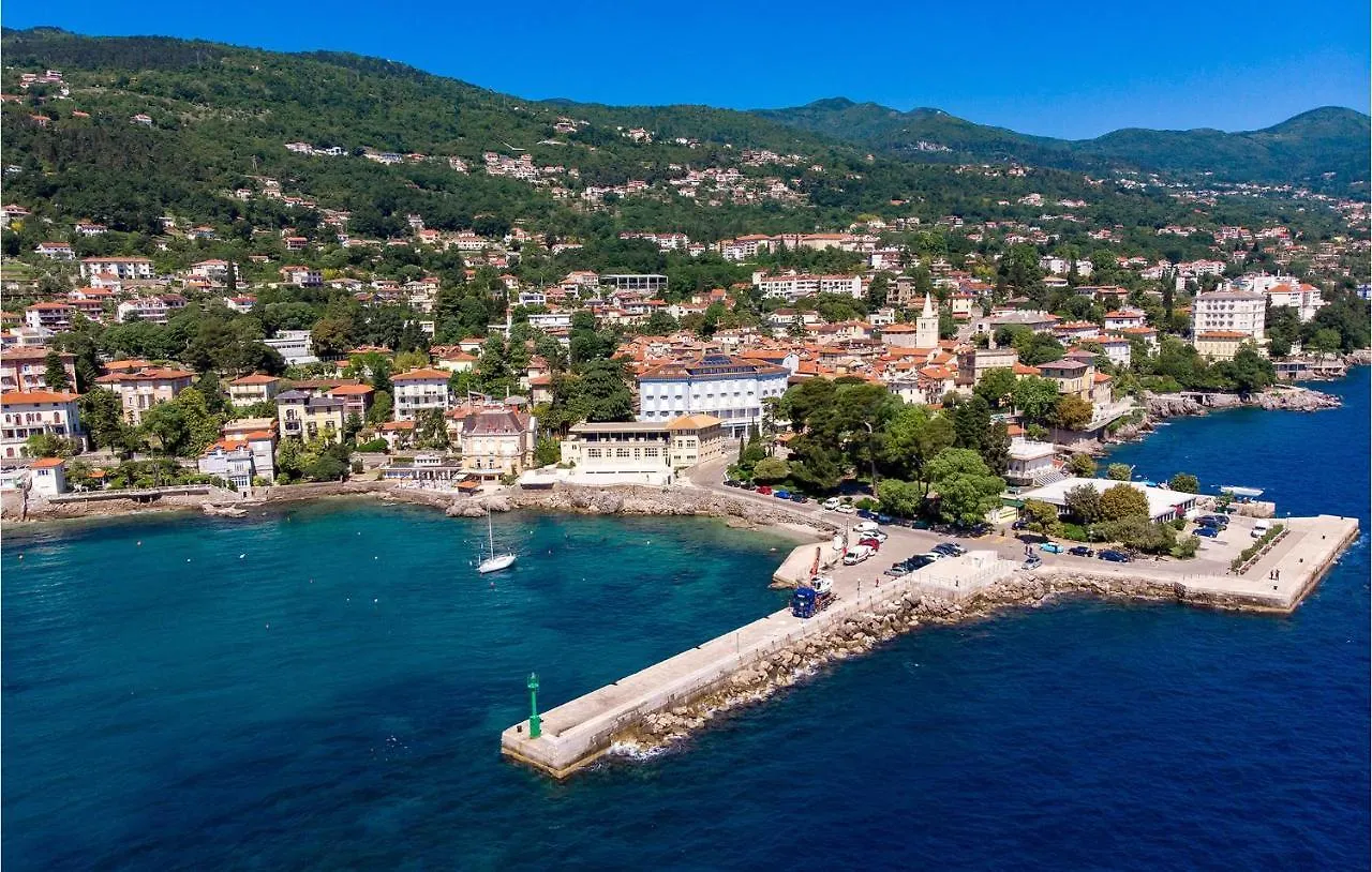 Stunning Apartment In Lovran With Kitchen Croacia