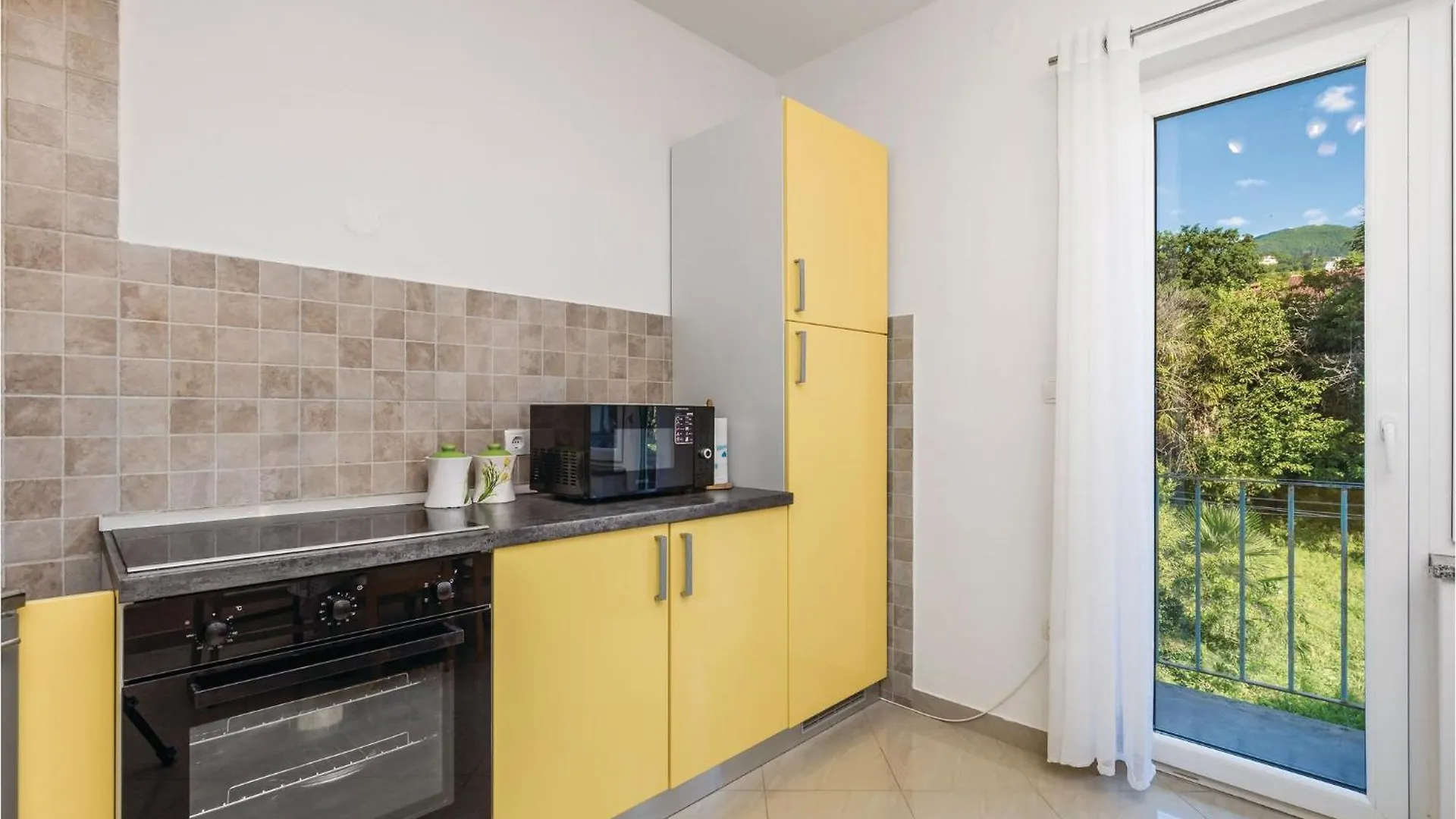 Stunning Apartment In Lovran With Kitchen Croacia